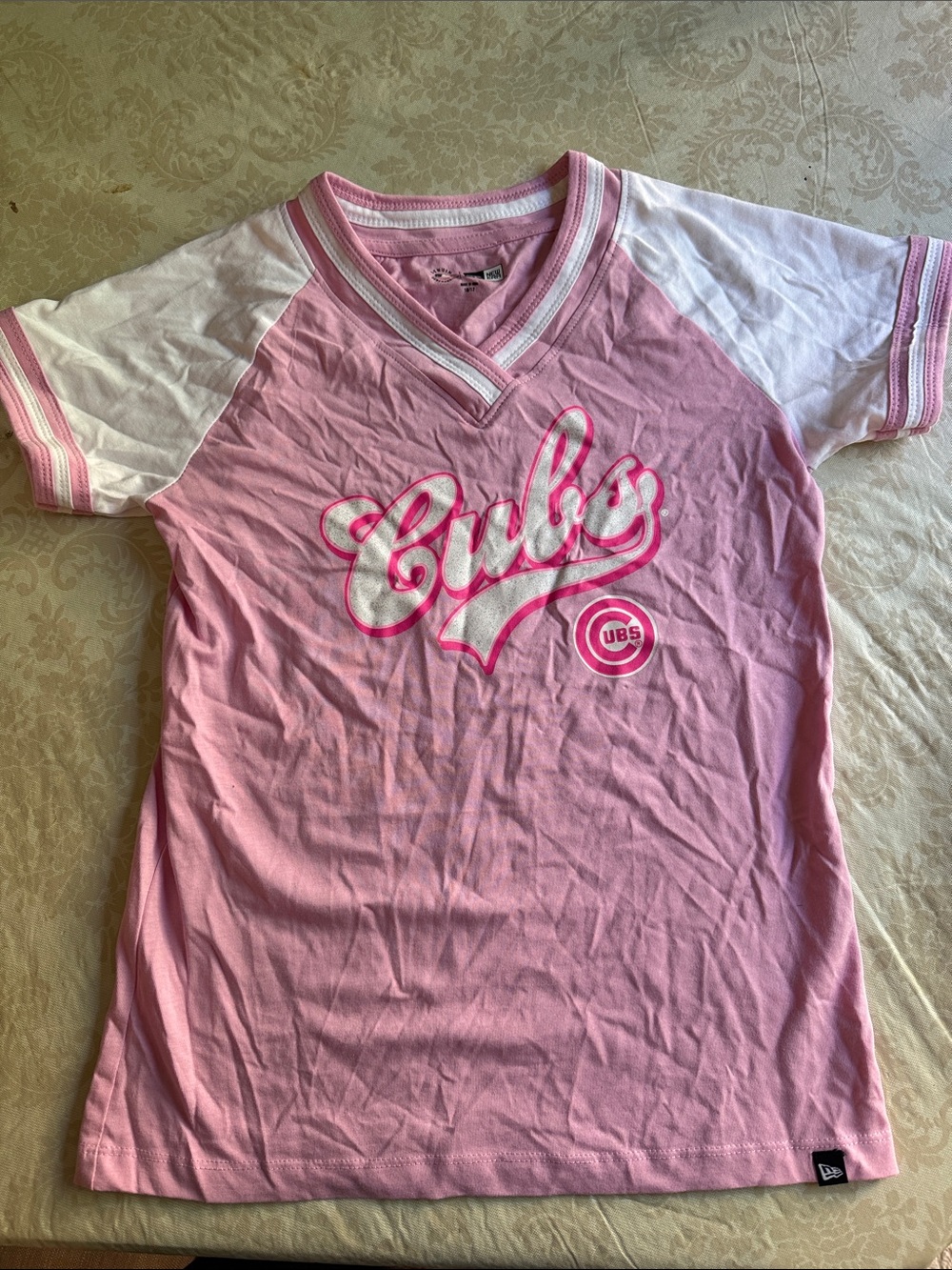 Chicago Cubs Girls' Pink & White Raglan V-Neck Tee like new condition size 10/12